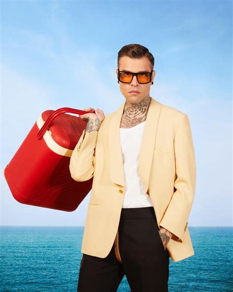 giacca gucci fedez pubblicità|L'erotismo dei tacchi alti nelle campagne pubblicitarie .